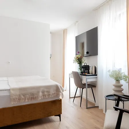 Barbara Ii - Luxury With Balcony