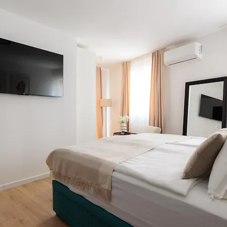 Barbara Ii - Luxury With Balcony Penzion