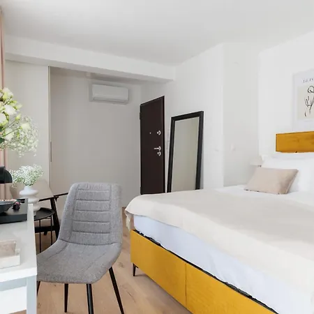 Barbara Ii - Luxury With Balcony