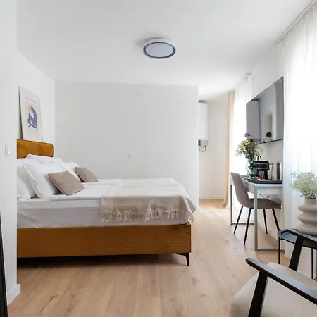 Barbara Ii - Luxury With Balcony *