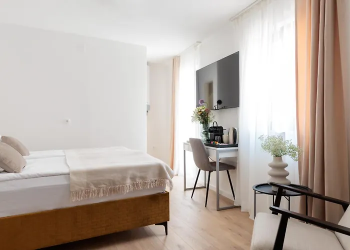 Barbara Ii - Luxury With Balcony